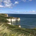 Admirals - Part Of The The Bay Village With Pool, Gym And Direct Access, Pub, Restaurant, Tennis And Meadows Walks Filey