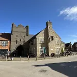 Admirals - Part Of The The Bay Village With Pool, Gym And Direct Access, Pub, Restaurant, Tennis And Meadows Walks *